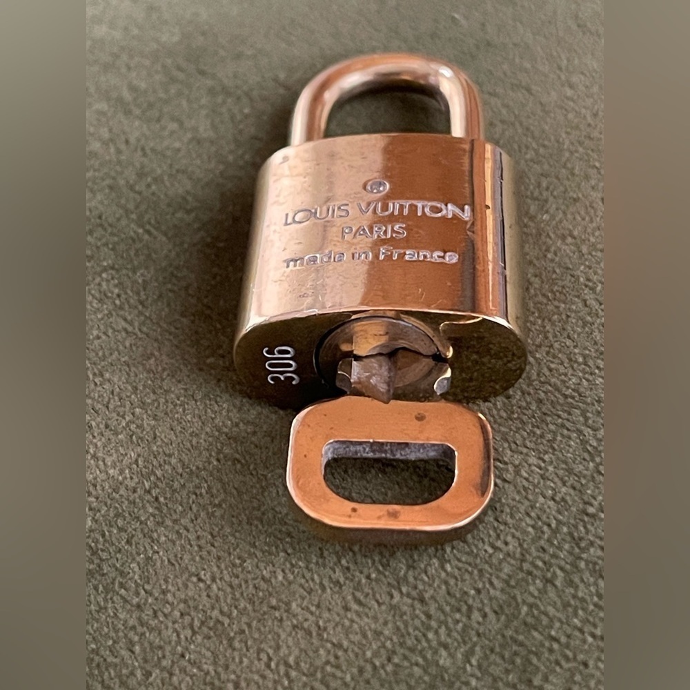 Louis Vuitton Lock and Key #306 - Picture 3 of 4